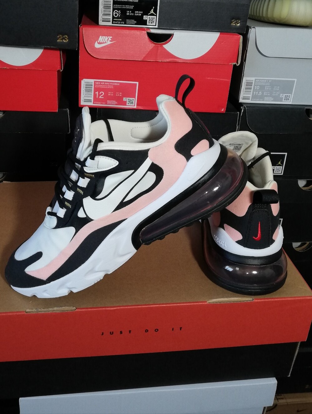 NIKE AIR MAX REACT WOMEN US SIZE 8 PERFECT COND